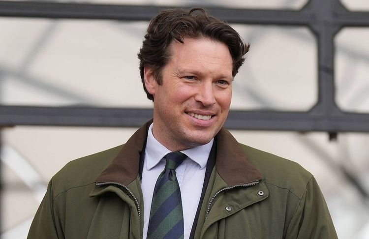 Charles III : Johnny Thompson, son séduisant écuyer, annonce ses fiançailles