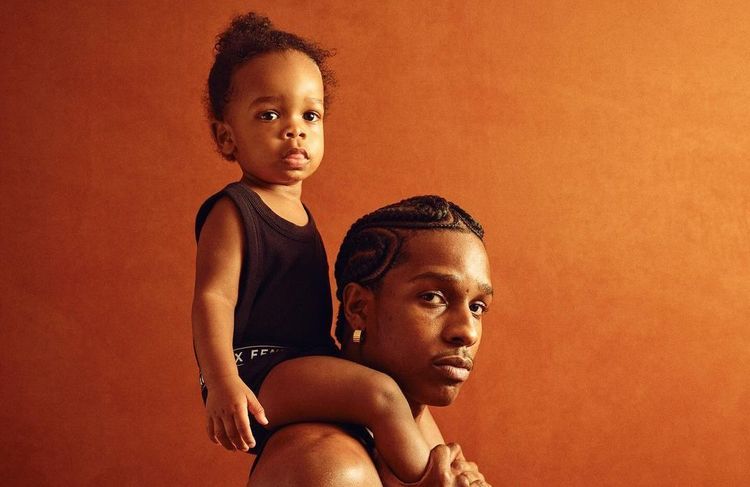Rihanna fait poser son fils et son mari dans la campagne de sa marque de lingerie