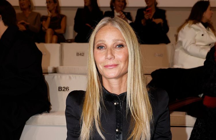 Gwyneth Paltrow : anatomie d'un look ensoleillé au défilé Jacquemus