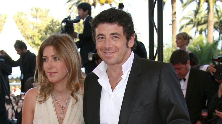 Amanda Sthers "un peu moins glamour en dédicaces" : le soutien-gorge en dentelle de l'ex de Patrick Bruel ne laisse pas indifférent