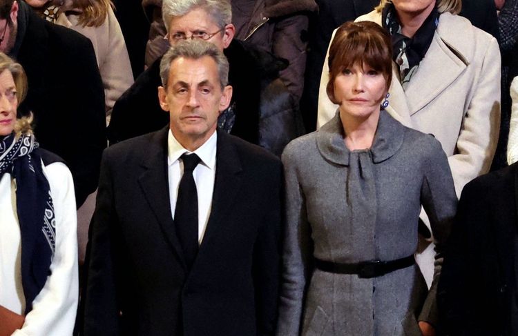 Carla Bruni incarne l’élégance à la française lors de la réouverture de notre Notre-Dame de Paris