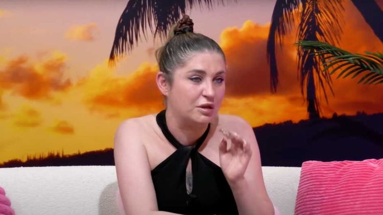 "J’espère rentrer bientôt..." : Amandine Pellissard en dépression et séparée de sa famille