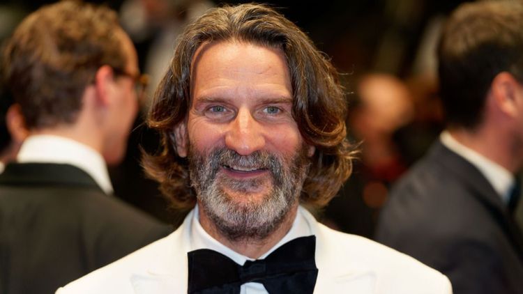 “L’erreur que j’ai faite, c’est de…” : Victime d’un infarctus, Frédéric Beigbeder dévoile la maladresse qui a bien failli lui couter la vie