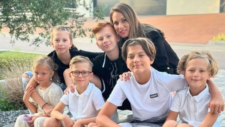 Dans son immense maison de 300m², Camille Santoro (Familles nombreuses) présente une pièce gardée secrète, la préférée de ses enfants !