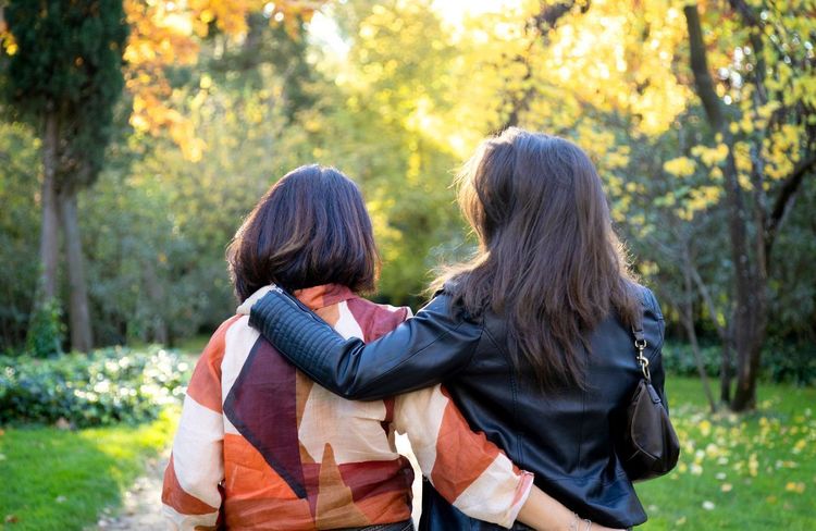 Dans le podcast « Entre Elles » : une mère, une fille et le défi de quitter le nid