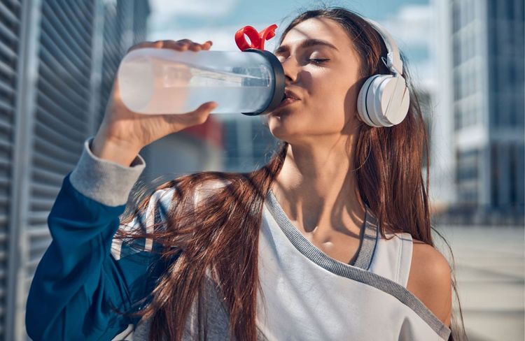 Cet aliment augmente la chaleur produite par votre corps : mieux vaut le limiter pendant la canicule