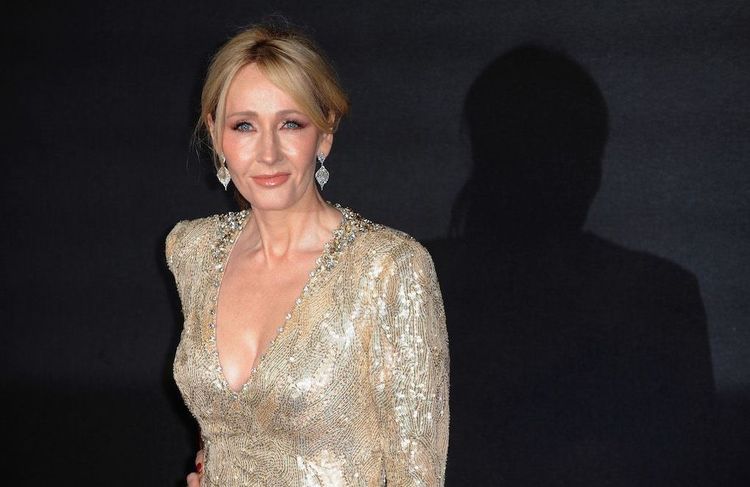 Comment J.K. Rowling utilise sa fortune de la saga « Harry Potter » pour poursuivre sa croisade transphobe
