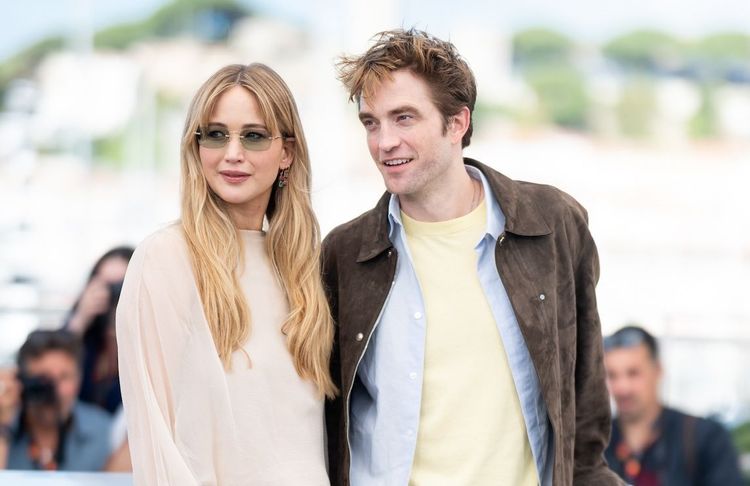 Jennifer Lawrence et Robert Pattinson à Cannes : ils évoquent l’impact de leurs parentalités sur leurs carrières
