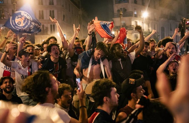 Victoire du PSG : le foot est-il le dernier bastion des émotions masculines ?