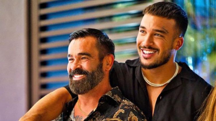 "Tu nous manques" : un mois après la disparition de son père, Laurent Correia publie de déchirantes photos