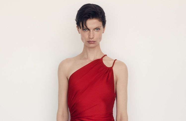 Cette robe Mango est la pièce la plus vendue en ce moment