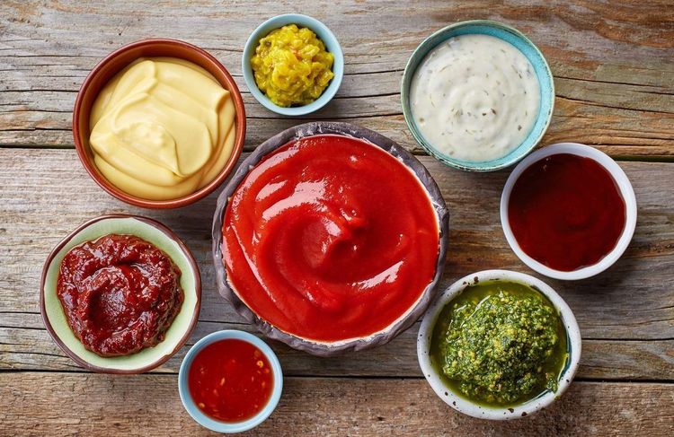 Peut-on manger des condiments périmés sans risque ?