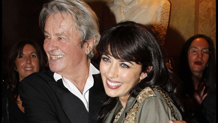 Nolwenn Leroy raconte ce jour où elle a mis un vent à Alain Delon : "J'étais mortifiée !"