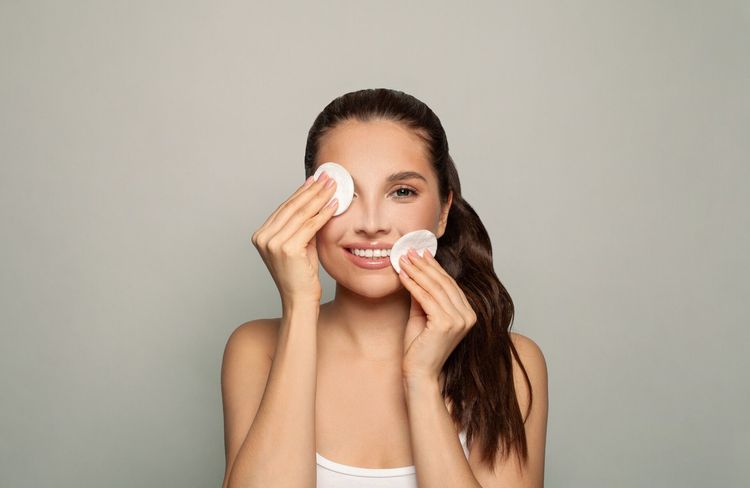 Skin gritting : la nouvelle lubie belle peau qui affole la Toile