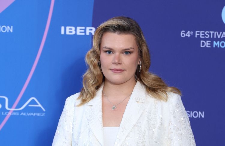 Camille Gottlieb rend hommage à sa grand-mère, Grace Kelly, au gala de la Croix-Rouge