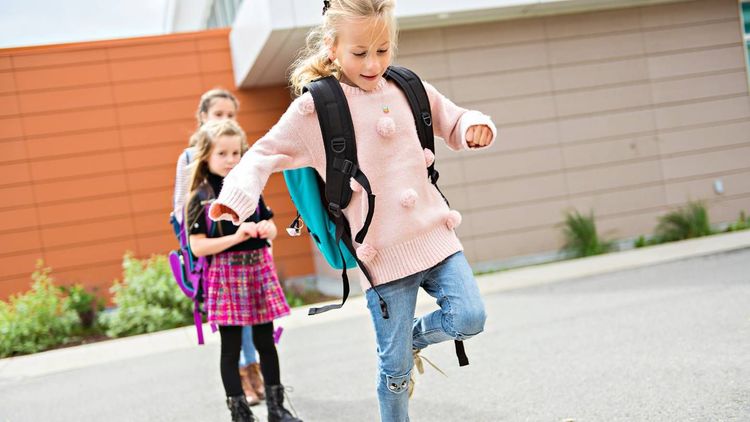 Assurance scolaire : allez-vous devoir payer un supplément ou votre enfant est-il déjà couvert ?