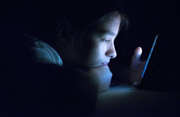 Le projet de loi visant à interdire les réseaux sociaux aux moins de 15 ans sera examiné début janvier