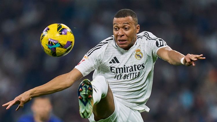 La mère de Kylian Mbappé révèle ses crises : "Il peut jeter la télécommande sur la télé et dire des insultes"