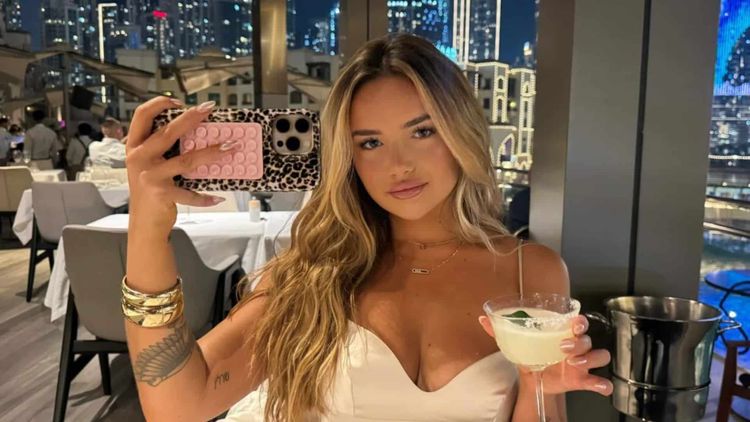 Victoria Mehault : 6 mois après sa rupture avec le père de son fils, elle officialise avec son nouveau chéri, regardez !