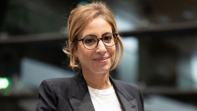 Léa Salamé nous ouvre les portes de sa maison secondaire en Corse, un "paradis" secret pour Raphaël Glucksmann