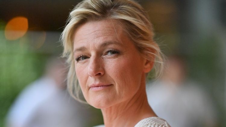 Anne-Elisabeth Lemoine au plus mal, ses confidences poignantes sur sa grande fragilité : « J'ai toujours eu beaucoup de mal »