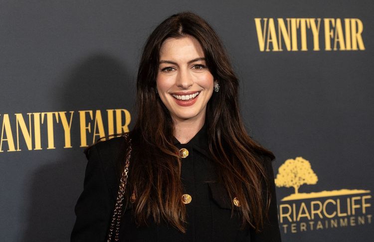 Anne Hathaway : son fils Jack, 5 ans, adorable supporter dans les tribunes du Super Bowl