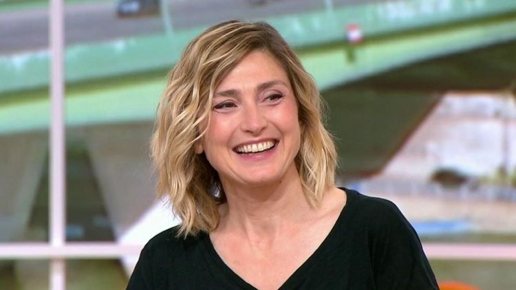 Julie Gayet révèle l'interdit fixé par François Hollande dans leur vie privée : "On a décidé de…