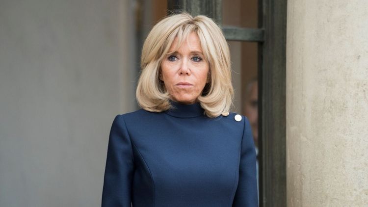 Brigitte Macron au coeur de rumeurs transphobes, une célèbre chanteuse prend sa défense : « Ça me met hors de moi »