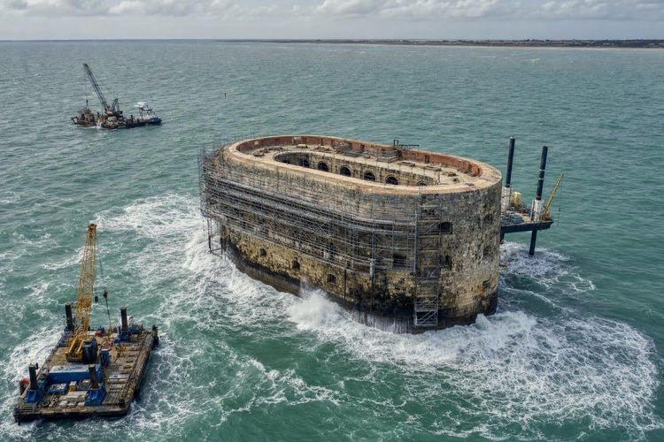 Fort Boyard : "Comme le lait sur le feu", malgré 44M€ de travaux nocturnes, le fort se fissure encore selon la Charente-Maritime