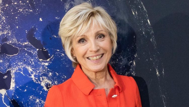 Évelyne Dhéliat se confie sur son combat contre le cancer du sein