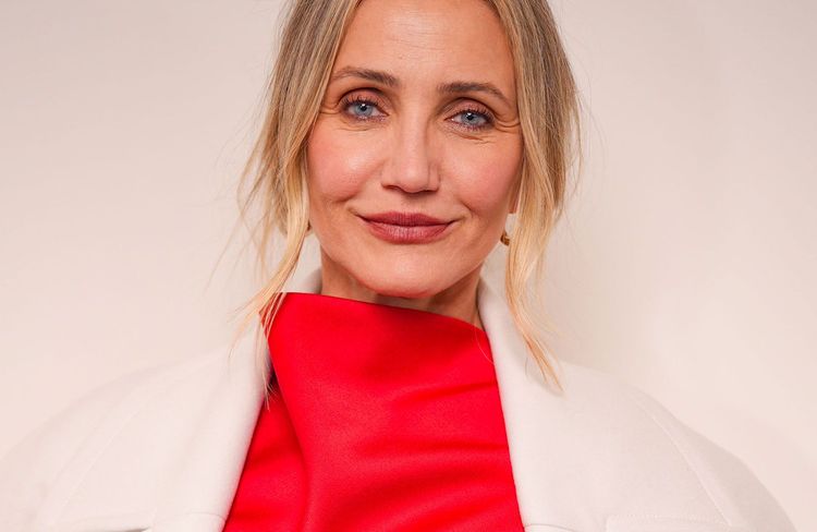 À Paris, Cameron Diaz fait le choix d’un chignon à l’allure chic et décontractée (comme les Françaises)