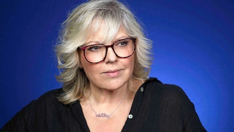 Laurence Boccolini change radicalement de tête : de blonde à brune, l’animatrice surprend