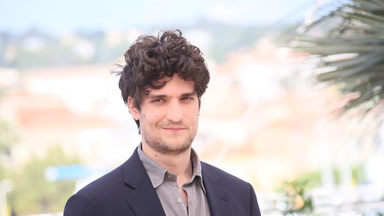 Louis Garrel brise le silence : sa fille Oumy confrontée à un racisme qui le bouleverse profondément