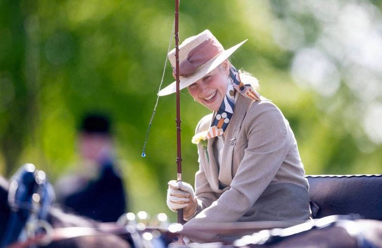 Lady Louise Windsor, dite « la petite préférée » d’Elisabeth II, veut s’engager dans l’armée