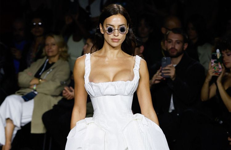 Voici la robe chic et romantique que l'on verra partout cet été