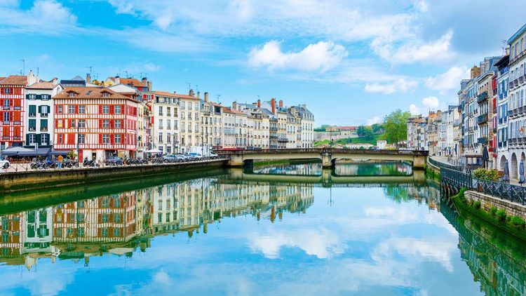 Marché immobilier à Bayonne : baisse des prix d'achat en octobre 2025