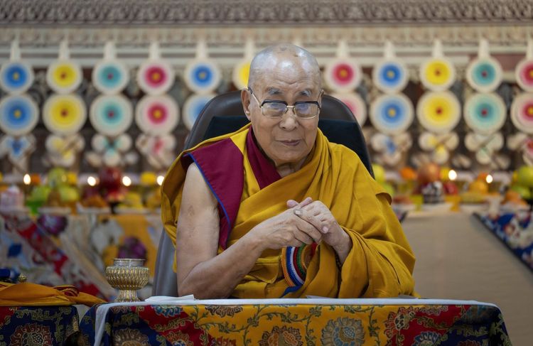 Le Dalaï-Lama, 90 ans, pense déjà à sa réincarnation et annonce qu'il aura un successeur