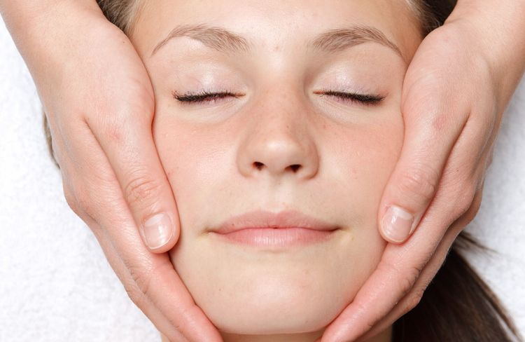 Le drainage lymphatique facial permet-il vraiment d'obtenir un visage plus symétrique ?