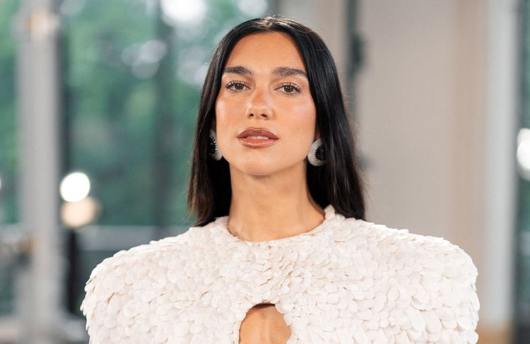 Dua Lipa dévoile les coulisses de son voyage romantique avec Callum Turner au Mexique