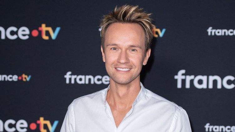 Cyril Féraud (40 ans) lève enfin le voile sur sa vie amoureuse : "Parce que je suis homo…"