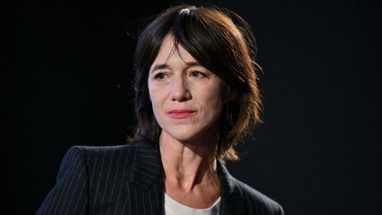 Charlotte Gainsbourg évoque son père avec émotion : "Je revois tout"