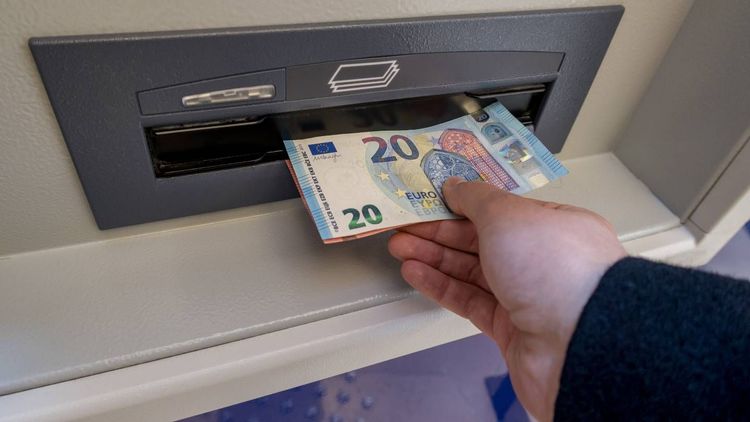 « La Banque Postale va-t-elle facturer les retraits par carte bancaire dans les DAB en 2026 ?»