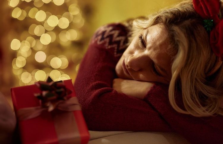Qu’est-ce que la « surcharge empathique », qui explose à la période de Noël ?