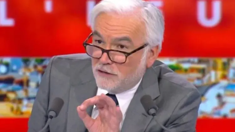 Pascal Praud prend la défense du RN : "Le parti communiste soutenait Staline, c'est pareil"