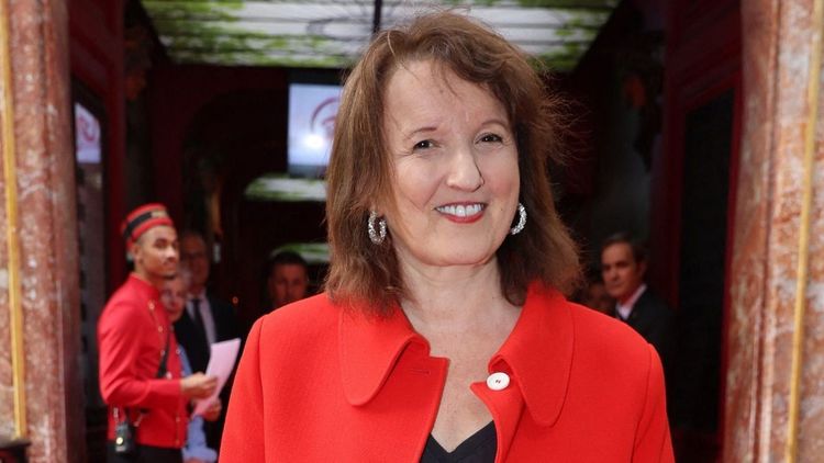 Anne Roumanoff : ses aveux déroutants sur sa relation avec Maxime De reymez, 'il m'a soulevée"