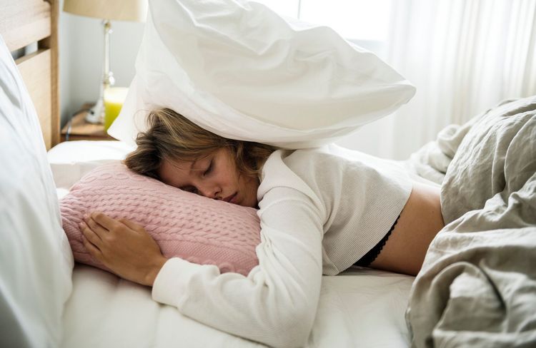 Manque de sommeil avant une soirée ? Ces astuces beauté donnent l’illusion d’avoir dormi 8 heures
