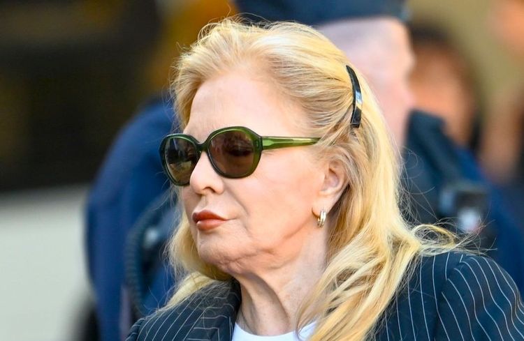 Sylvie Vartan évoque avec fierté son petit-fils Cameron Smet : « J’avoue qu’il est beau »