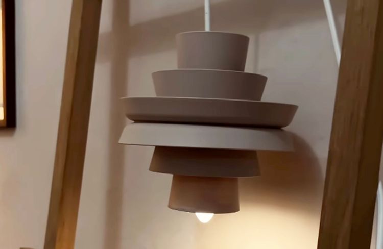 IKEA hack : créer une suspension avec de la vaisselle pour enfant