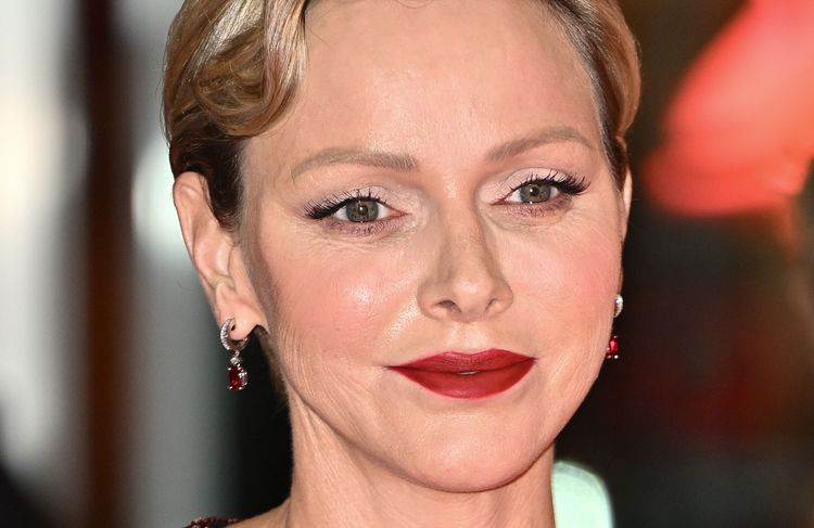 Charlène de Monaco change une nouvelle fois de tête et adopte cette coiffure vintage