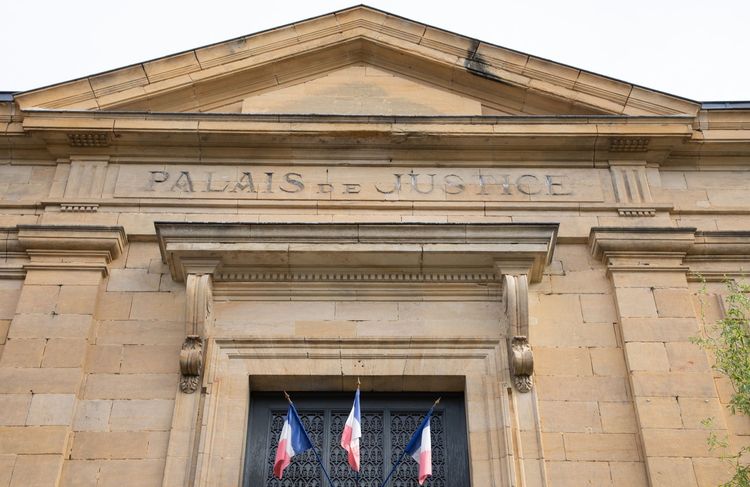 Inceste : un homme jugé pour avoir violé sa belle-fille avec l’aval de la mère